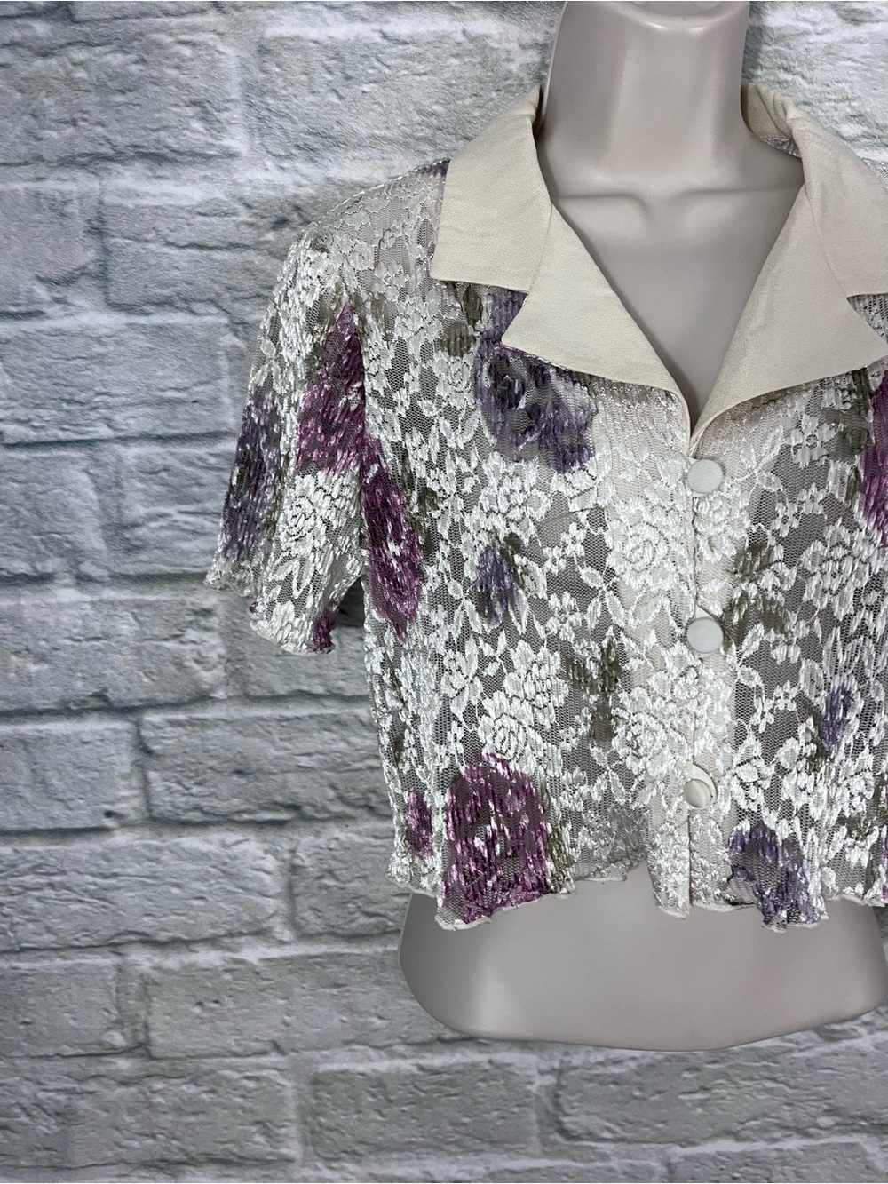 VTG 80’s 90’s Floral Sheer Lace Button Front Collared Lettuce Hem Crop Top - 8P - Picture 6 of 16